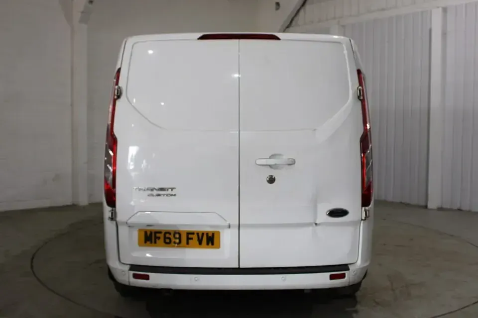 Used Ford Transit Custom Limited 170 HP (125 kW) 2019 White Van