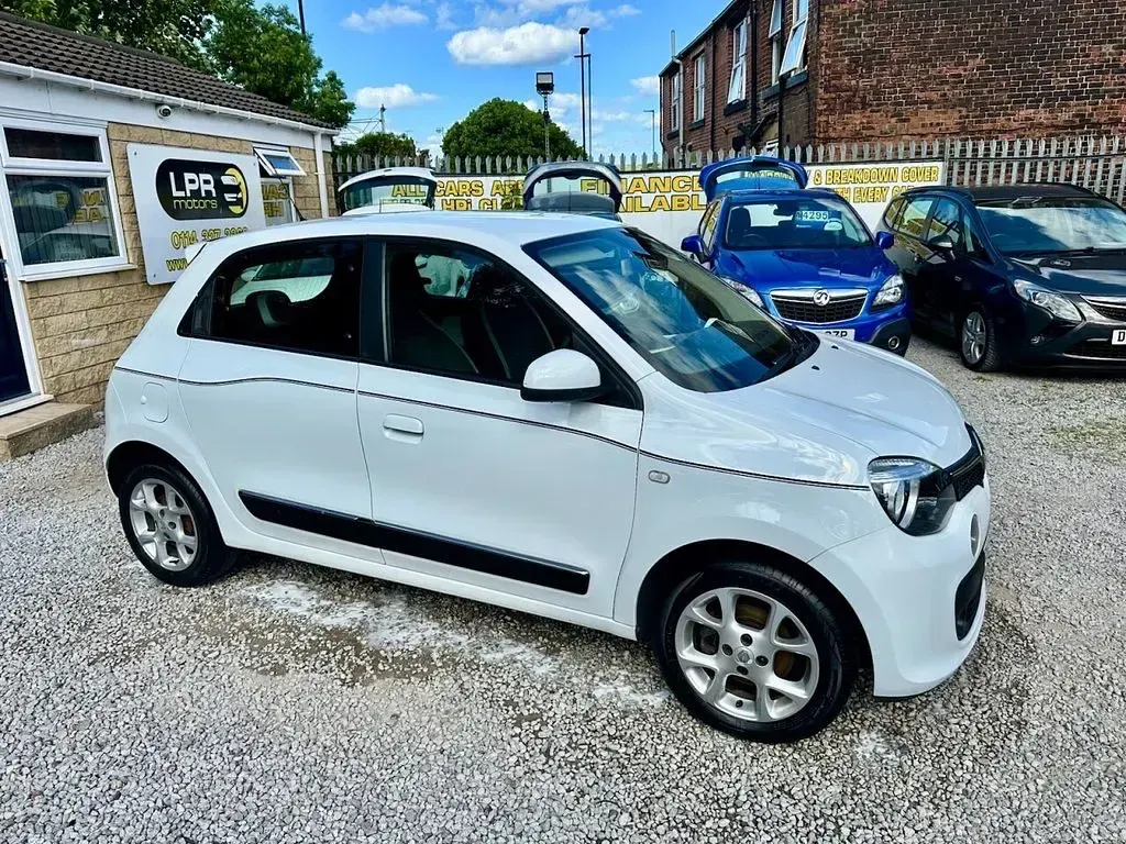 Used Renault Twingo Dynamique 70 HP (51 kW) 2015 White Hatchback