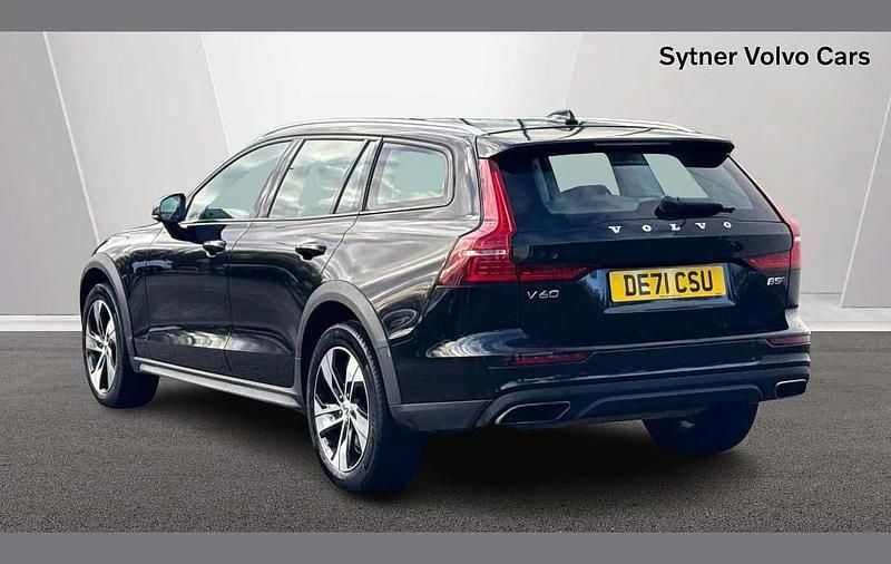 Used Volvo V60 CC 247 HP (181 kW) 2021 Black Estate