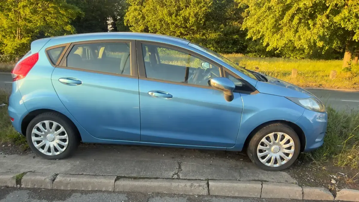 Used Ford Fiesta 70 HP (51 kW) 2012 Blue Hatchback