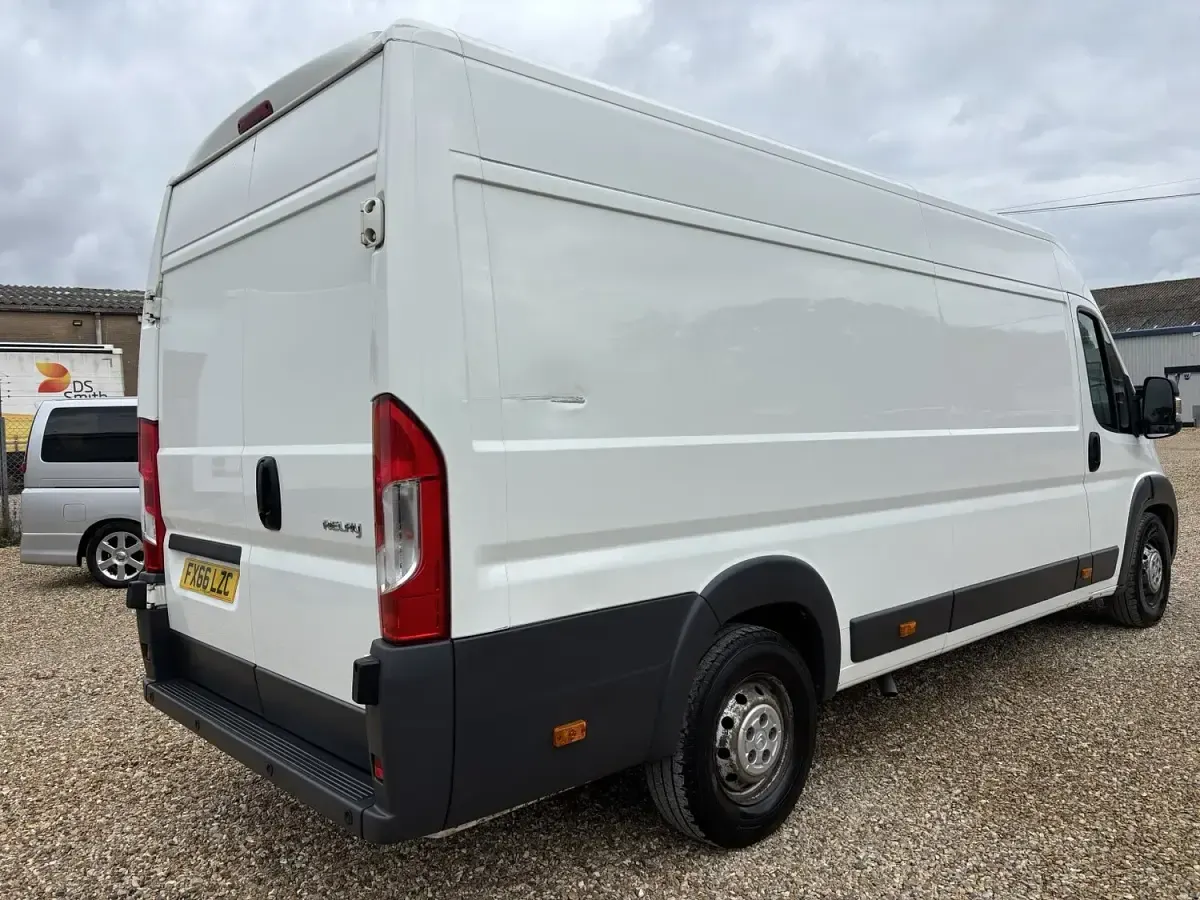 Used Citroën Relay 130 HP (95 kW) 2016 White Van