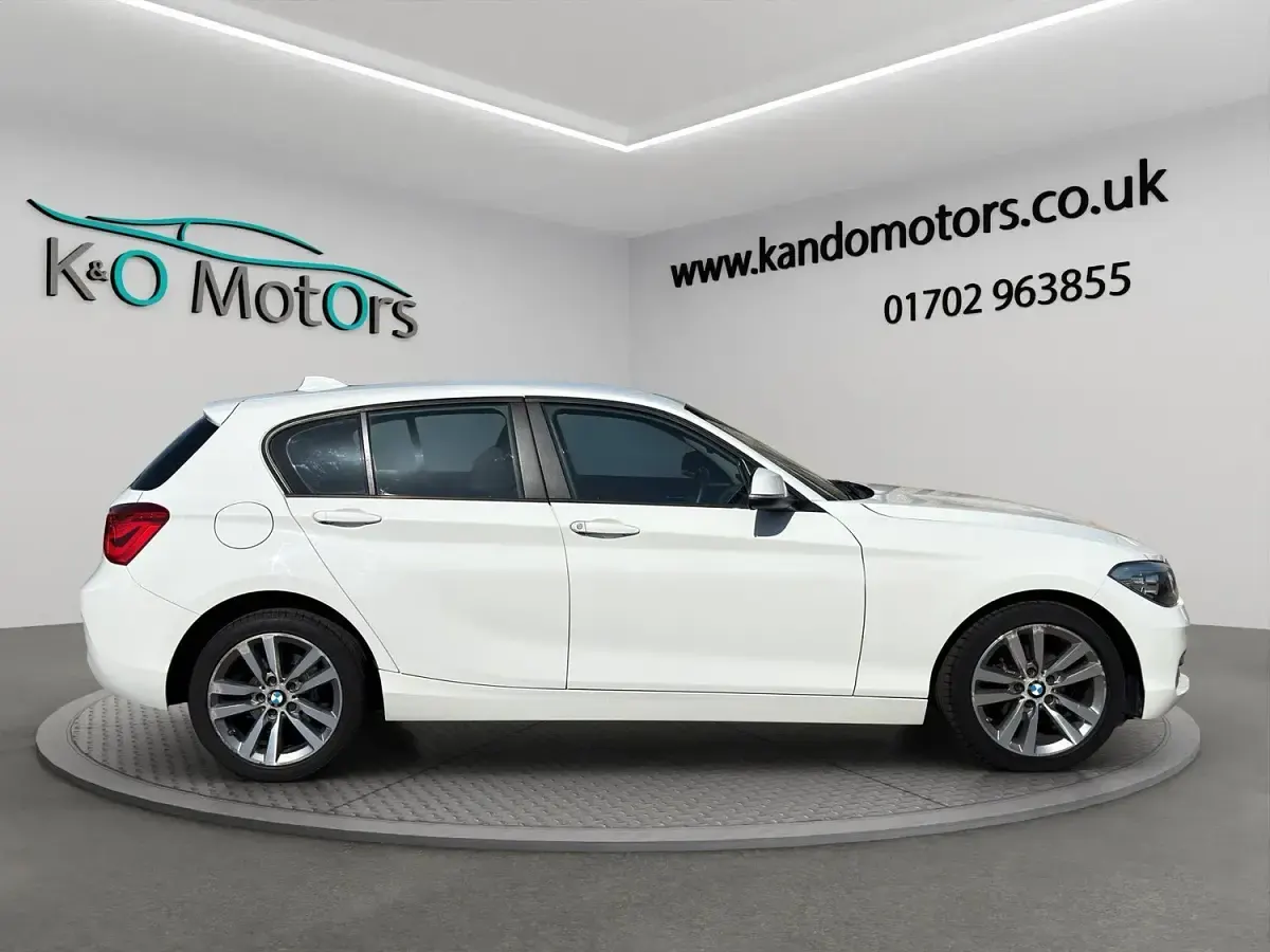 Used BMW 118 Sport Line 2015 White Hatchback