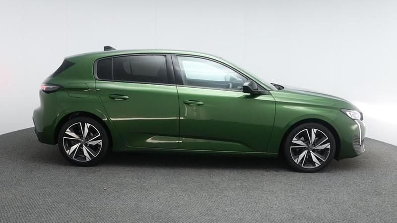 Used Peugeot 308 Allure 130 HP (95 kW) 2022 Green Hatchback
