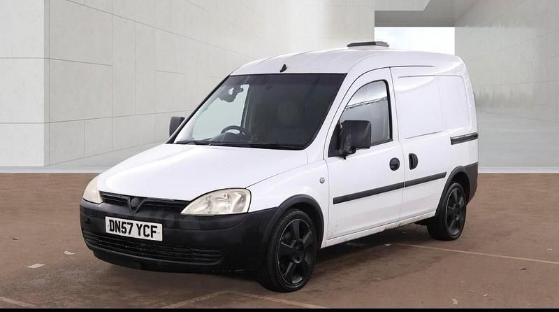 Used Vauxhall Combo 75 HP (55 kW) 2007 White MPV