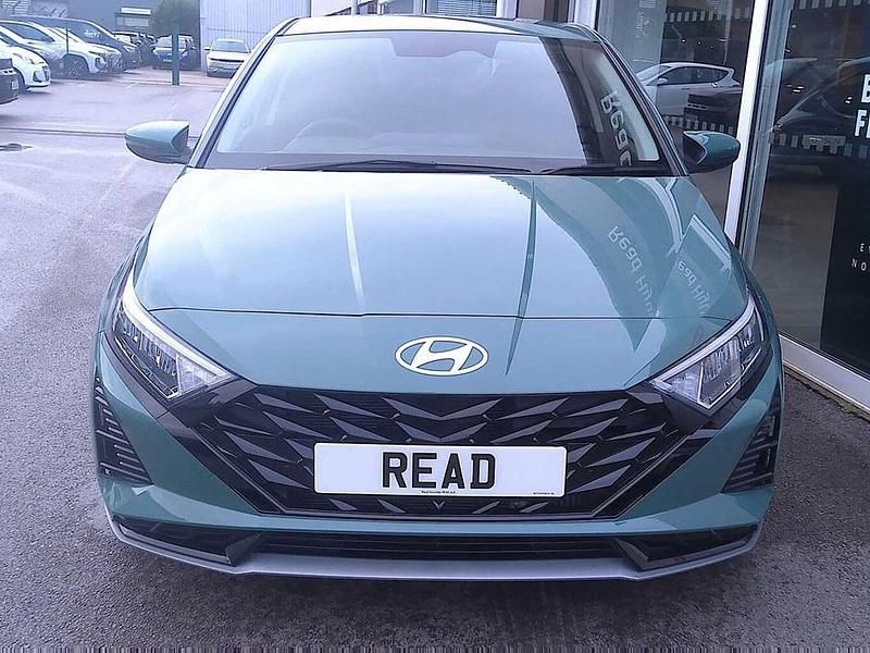 New Hyundai i20 Premium 90 HP (66 kW) 2025 Mangrove green Hatchback