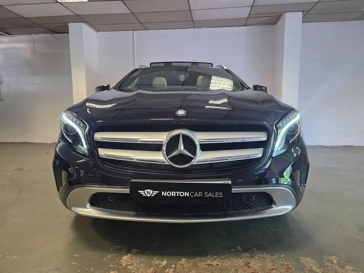 Used Mercedes GLA220 Premium 170 HP (125 kW) 2014 Mauve/purple SUV