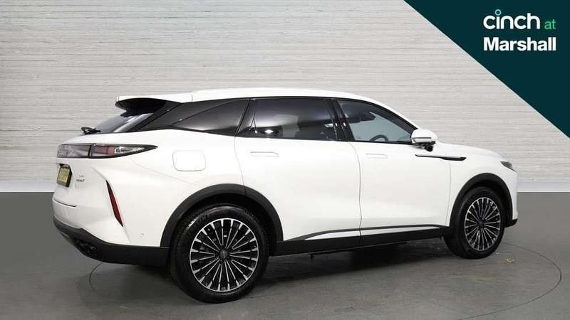 Used Omoda 9 442 HP (325 kW) 2025 White SUV