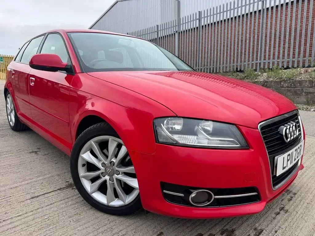 Used Audi A3 Sportback Sport 140 HP (102 kW) 2011 Red Hatchback