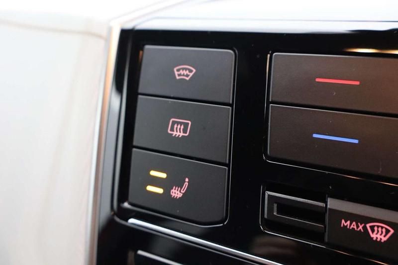 Used Seat Mii Electric 61 kW (83 HP) 2021 Red Hatchback