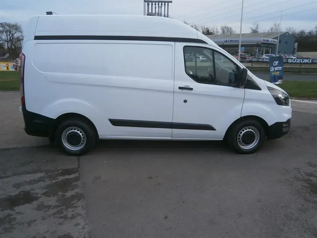 Used Ford Transit Custom 105 HP (77 kW) 2020 White Van