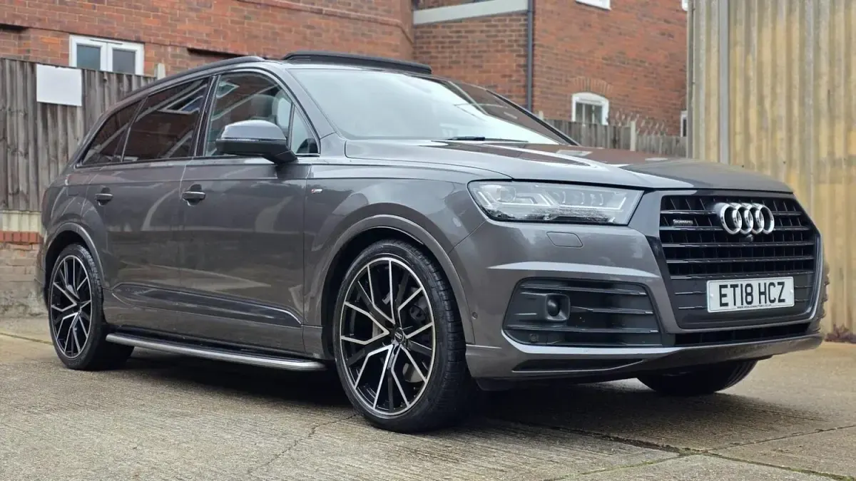 Usado Audi Q7 Exclusive 272 HP (200 kW) 2018 Cinzento SUV