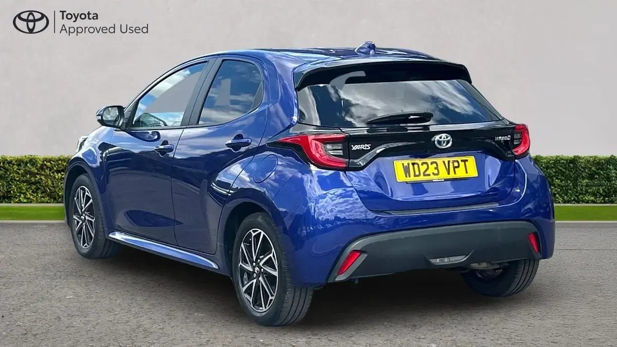 Used Toyota Yaris Design 116 HP (85 kW) 2023 Galactic blue Hatchback