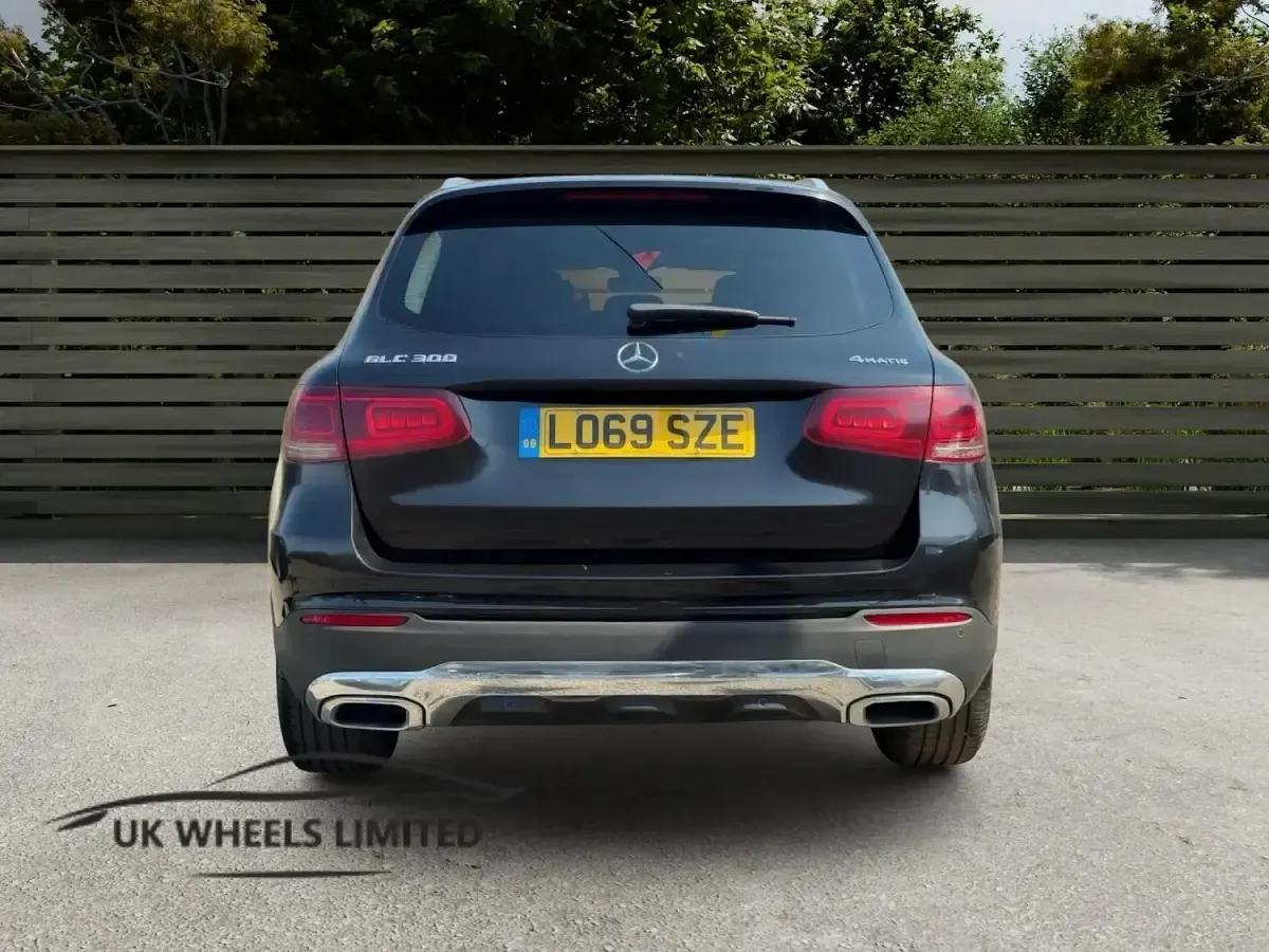 Used Mercedes GLC300 268 HP (197 kW) 2019 Black SUV