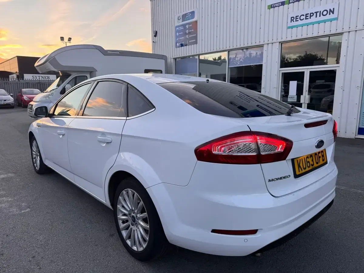 Used Ford Mondeo Business Edition 140 HP (102 kW) 2014 White Hatchback