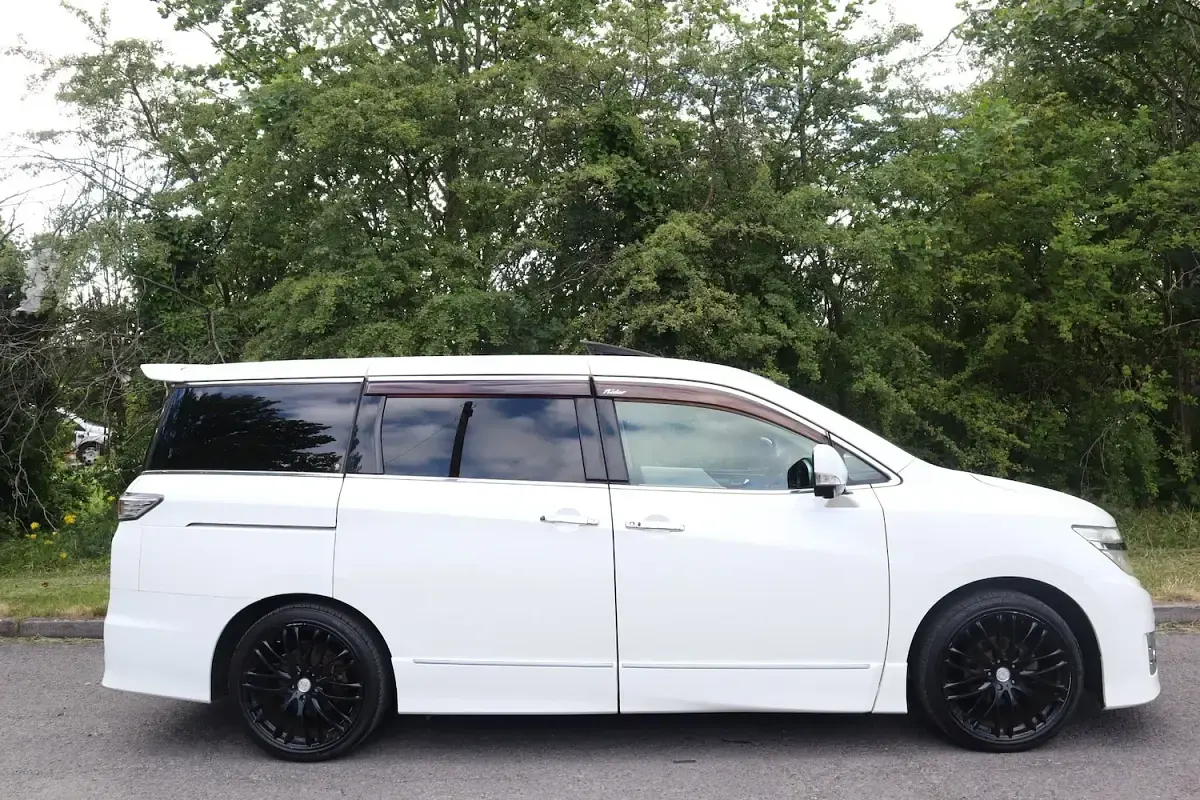 Used Nissan Elgrand Pack 2010 White MPV