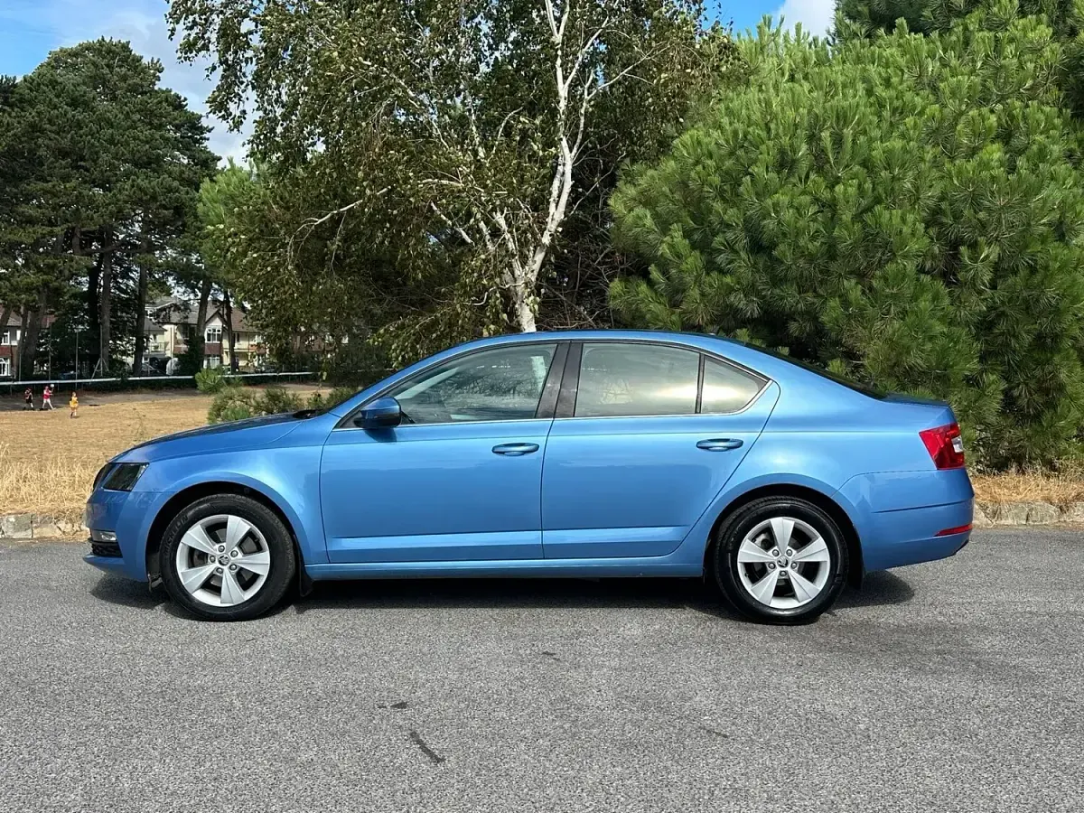 Used Skoda Octavia SE Technology 150 HP (110 kW) 2018 Blue Hatchback