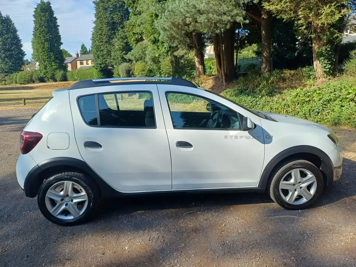 Used Dacia Sandero Lauréate 2016 White Hatchback