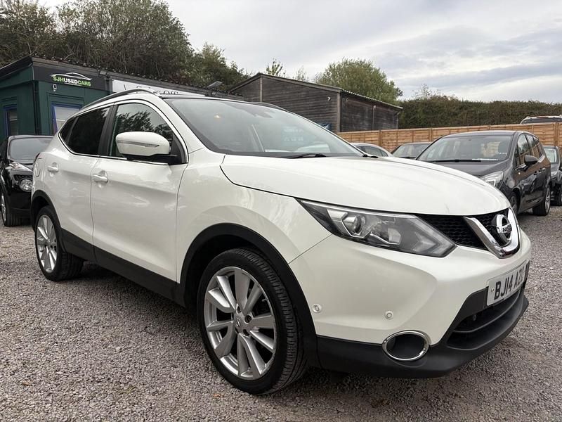 White Used 2014 Nissan Qashqai Tekna SUV | £8,295 (Fair price) - Image 1/4