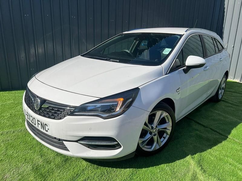 Used Vauxhall Astra SRi 145 HP (106 kW) 2020 White Estate