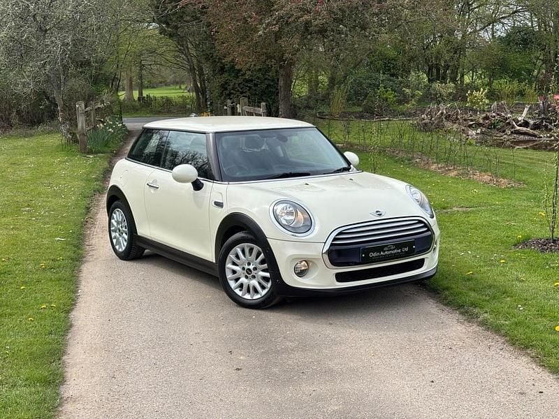 Used Mini Cooper Hatch 136 HP (100 kW) 2015 White Hatchback