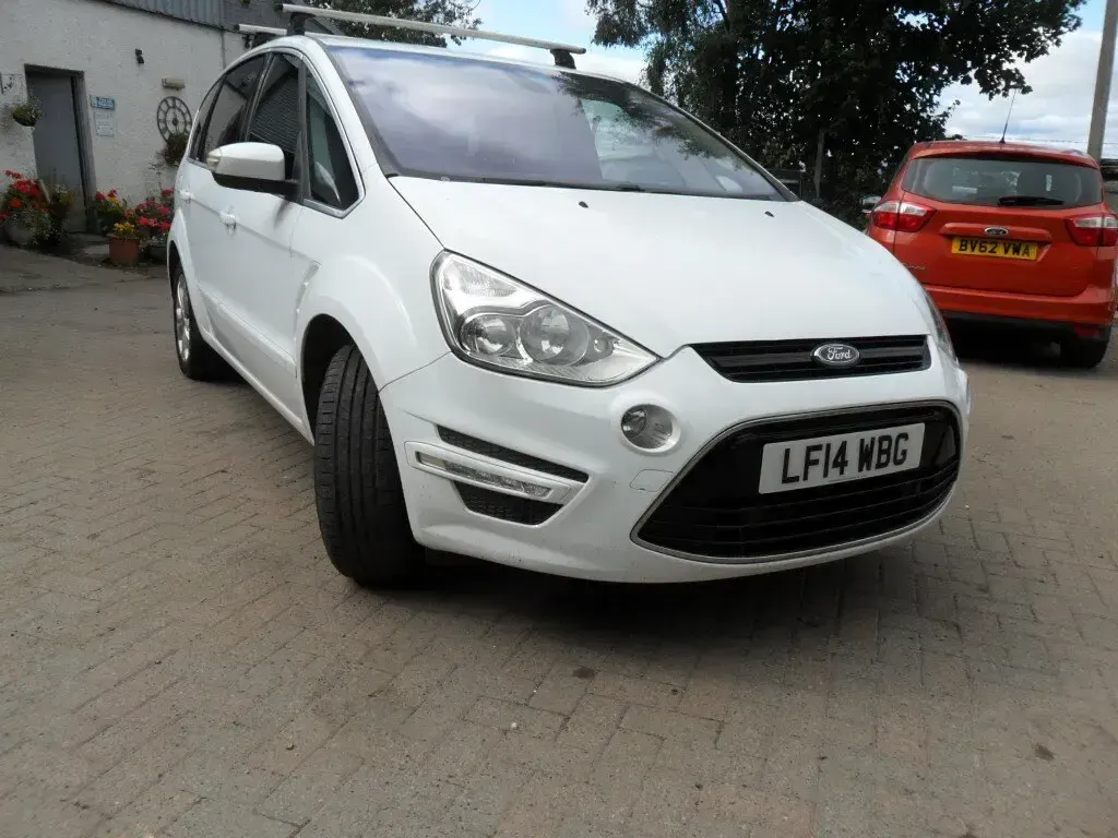 Used Ford S-MAX Titanium 140 HP (102 kW) 2014 White MPV