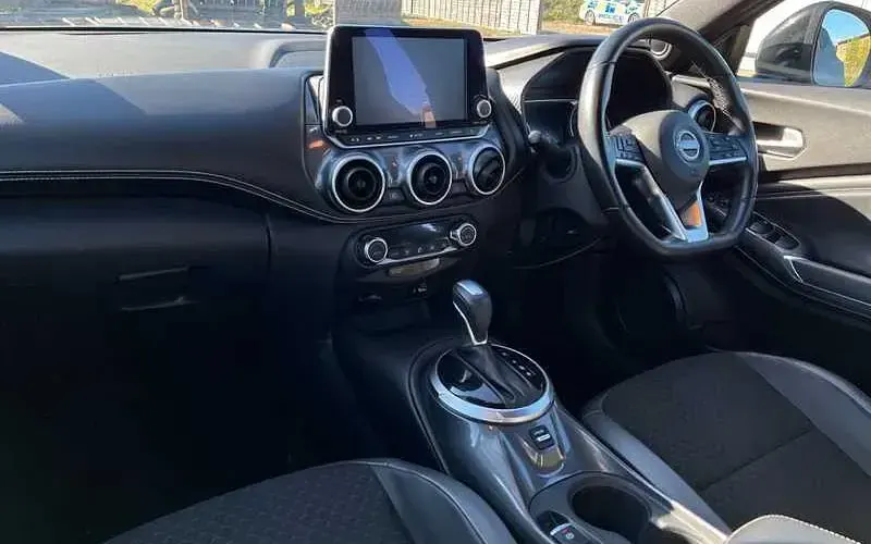 Used Nissan Juke N-Connecta 143 HP (105 kW) 2023 Grey SUV