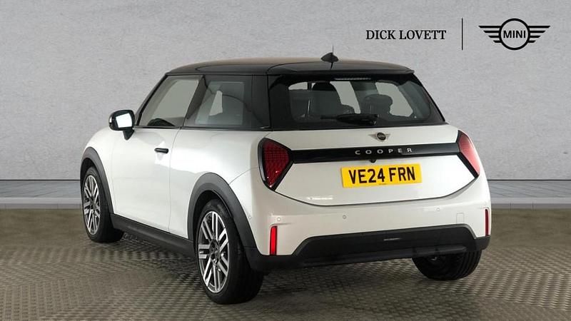 Used Mini Cooper Hatch 154 HP (113 kW) 2024 White Hatchback