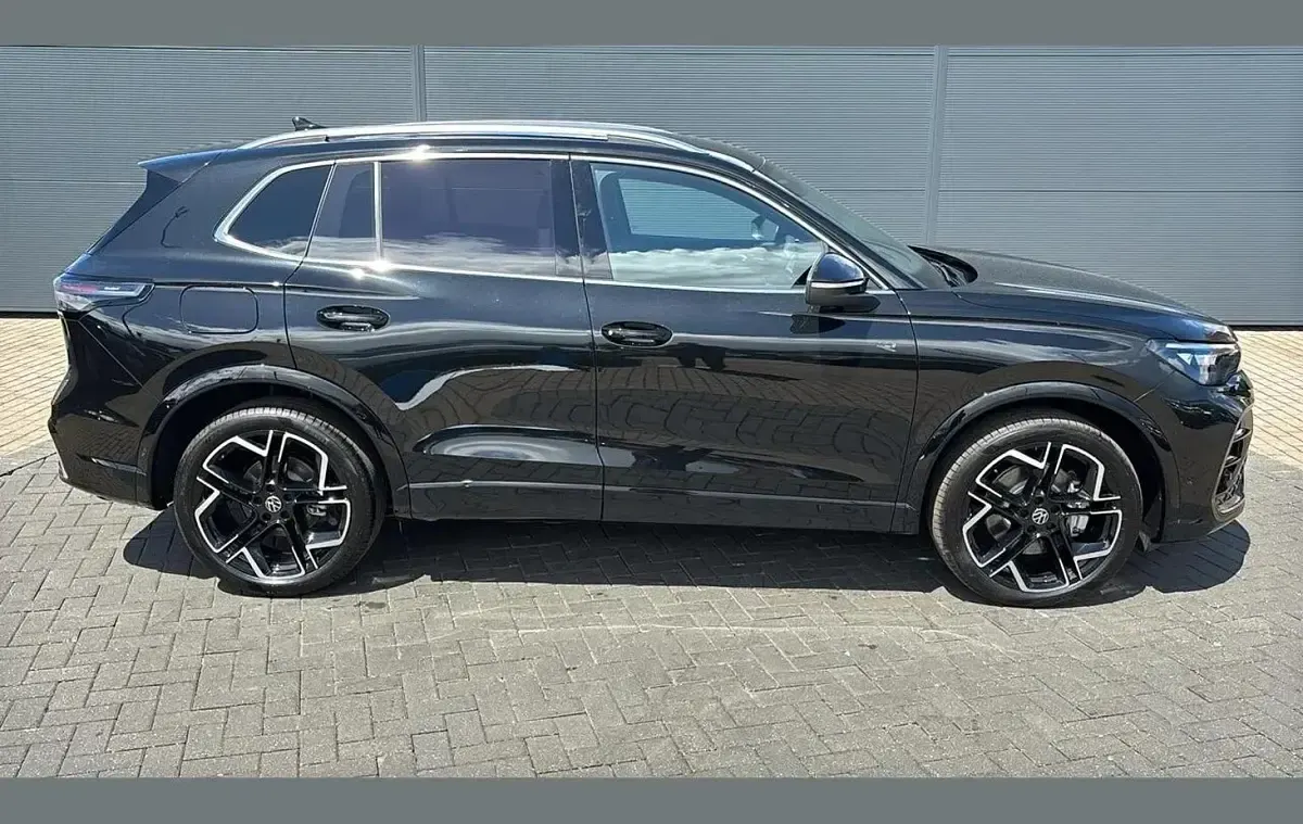 New VW Tiguan R-line 150 HP (110 kW) 2025 Black SUV