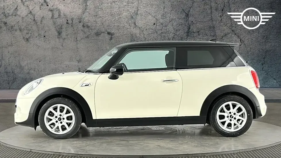 Used Mini Cooper S Classic 189 HP (139 kW) 2019 White Hatchback