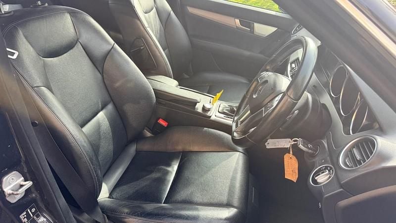 Begagnad Mercedes C220 2011 Svart Sedan