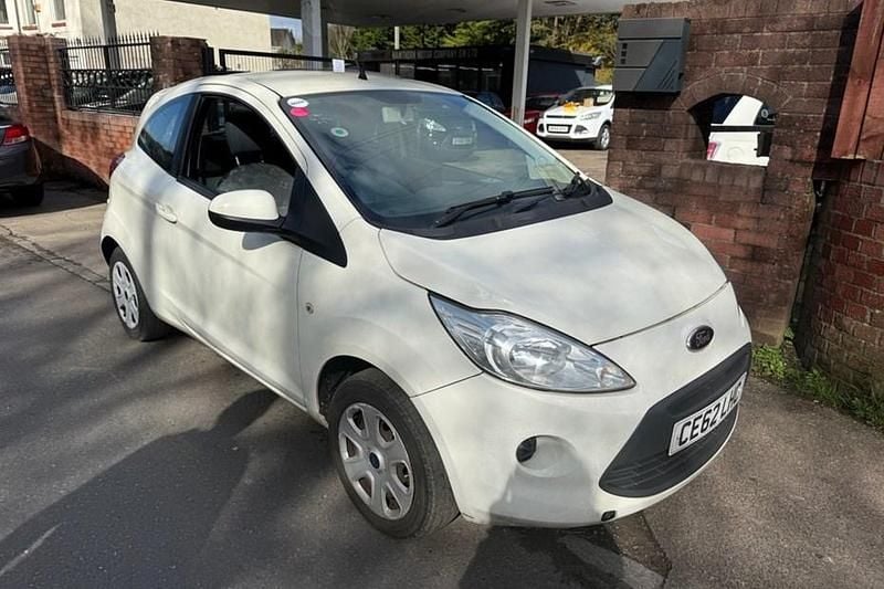 Used Ford Ka 69 HP (50 kW) 2012 White Hatchback