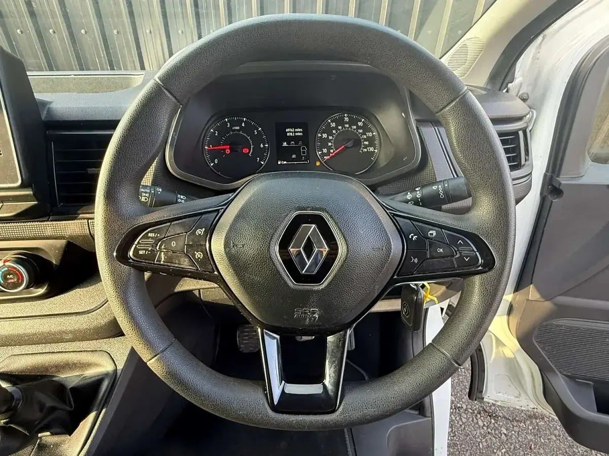 Begagnad Renault Trafic Business 148 HK (108 kW) 2022 Vit