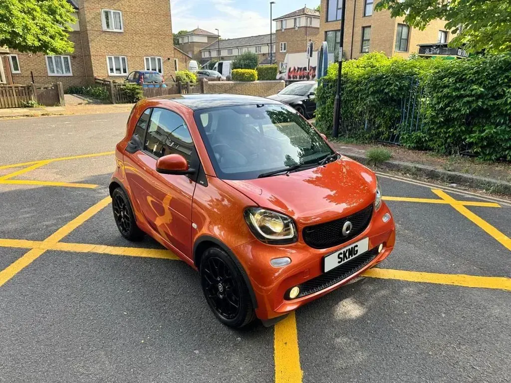 Used Smart ForTwo Coupé Premium 90 HP (66 kW) 2017 Orange Coupe