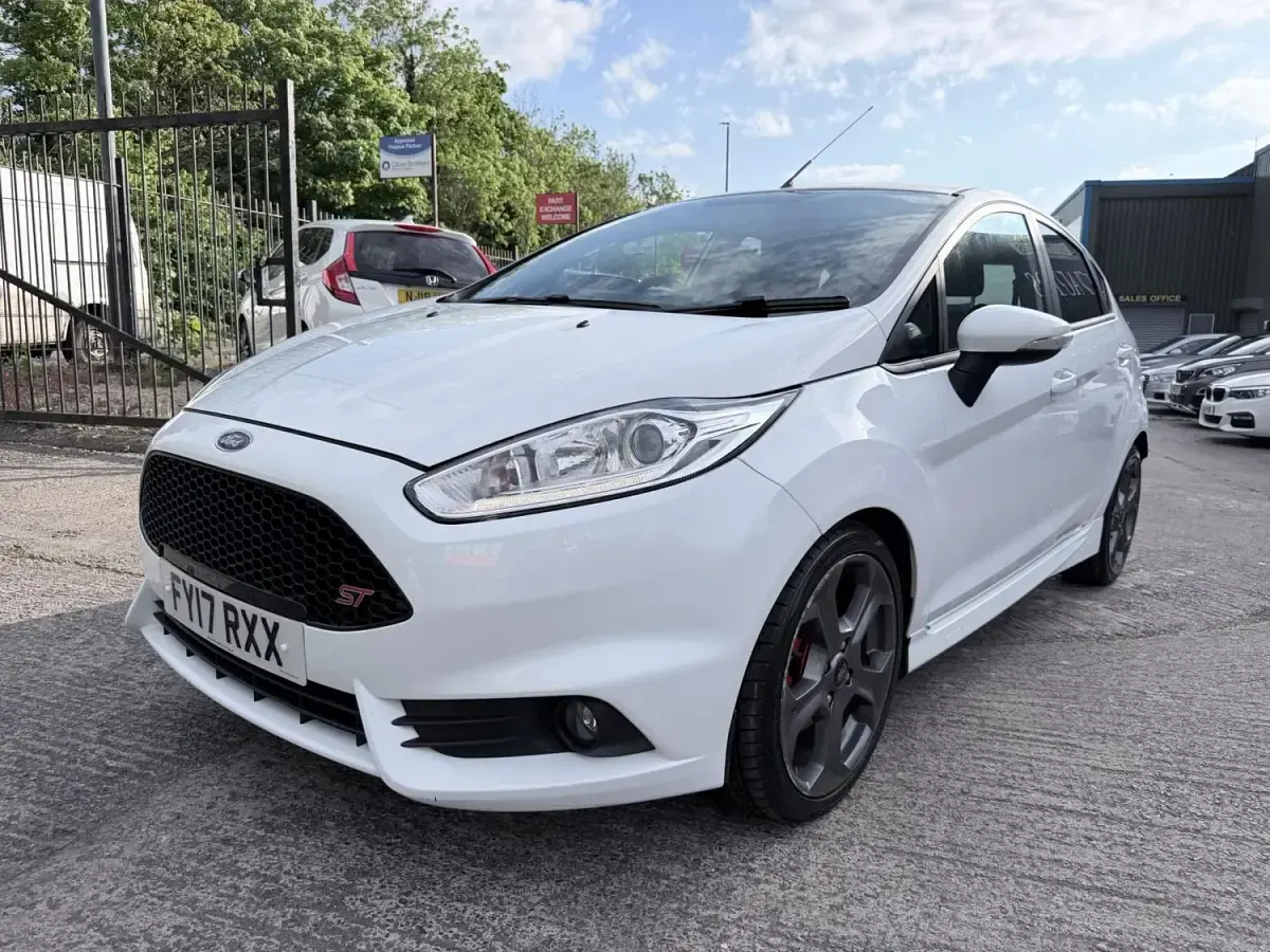 Usado Ford Fiesta ST 182 CV (133 kW) 2017 Blanco Utilitario