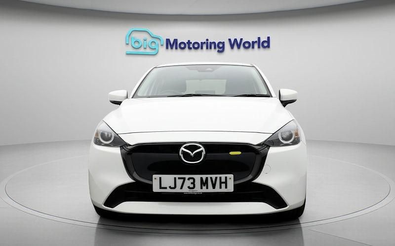 Used Mazda 2 Exclusive-Line 90 HP (66 kW) 2024 White Hatchback