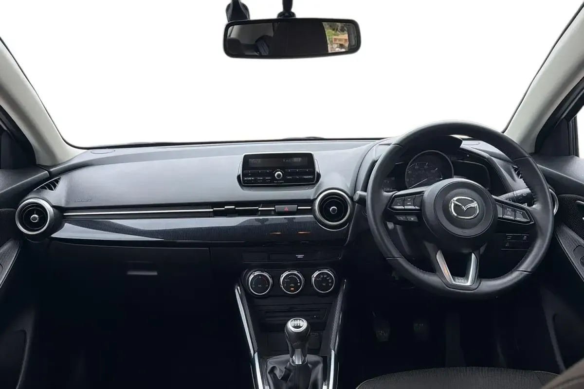 Used Mazda 2 75 HP (55 kW) 2020 White Hatchback
