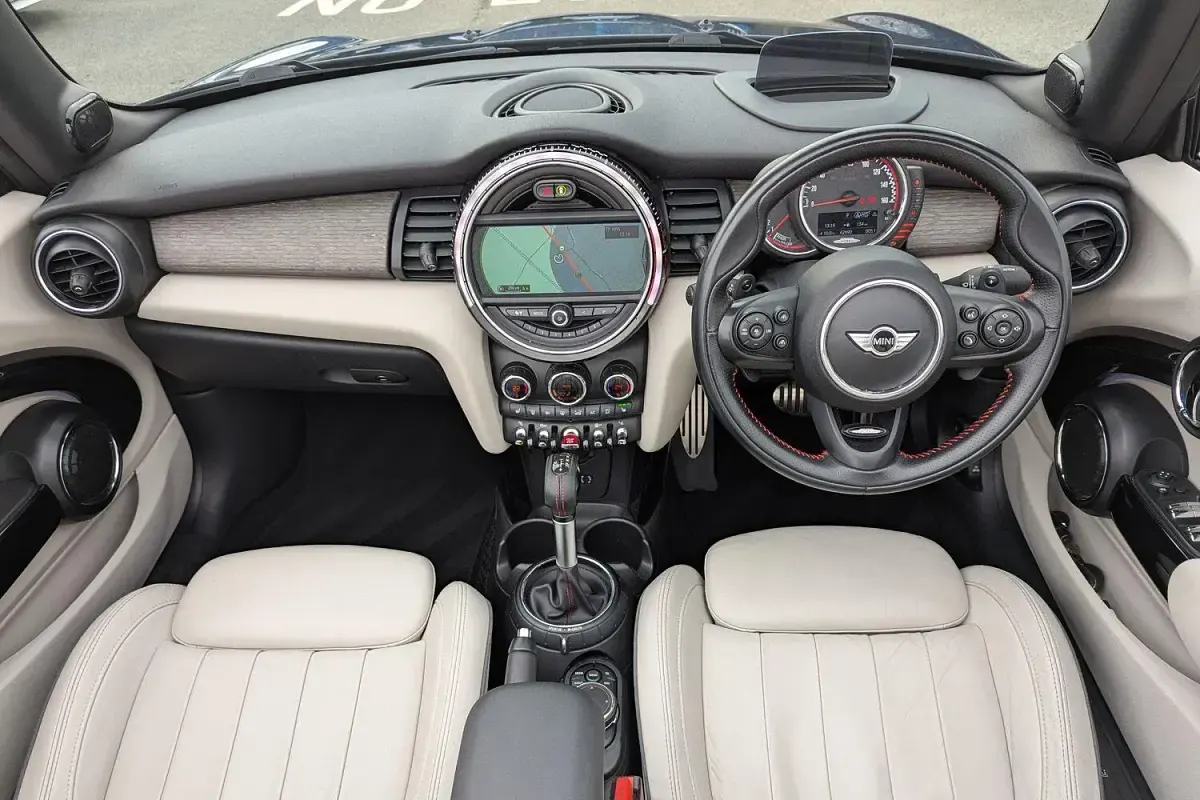 Used Mini John Cooper Works 228 HP (167 kW) 2016 Blue Hatchback