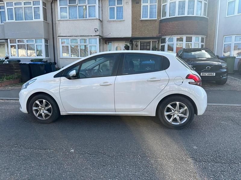 White Used 2018 Peugeot 208 Active Hatchback | £3,595 (Super price) - Image 1/4