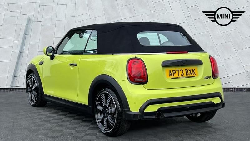 Used Mini Cooper Exclusive 134 HP (98 kW) 2023 Yellow Hatchback