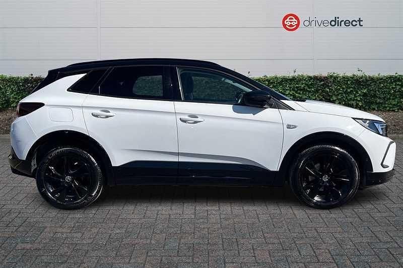 Used Vauxhall Grandland X SRi 2022 White SUV