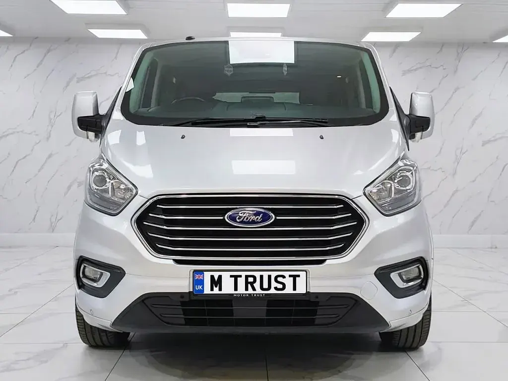 Used Ford Tourneo Custom 170 HP (125 kW) 2019 Silver Van