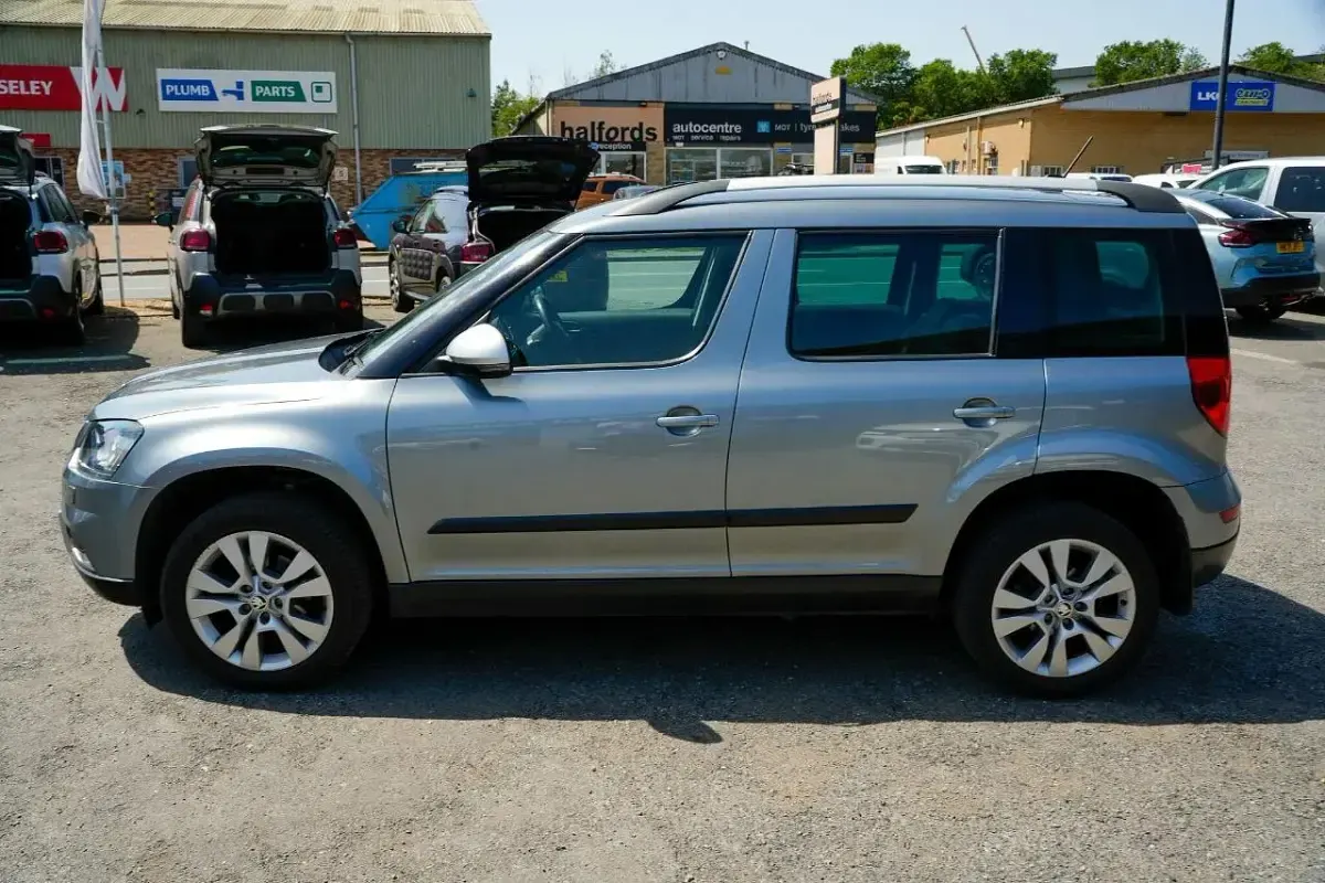 Used Skoda Yeti Drive 108 HP (79 kW) 2017 Grey SUV