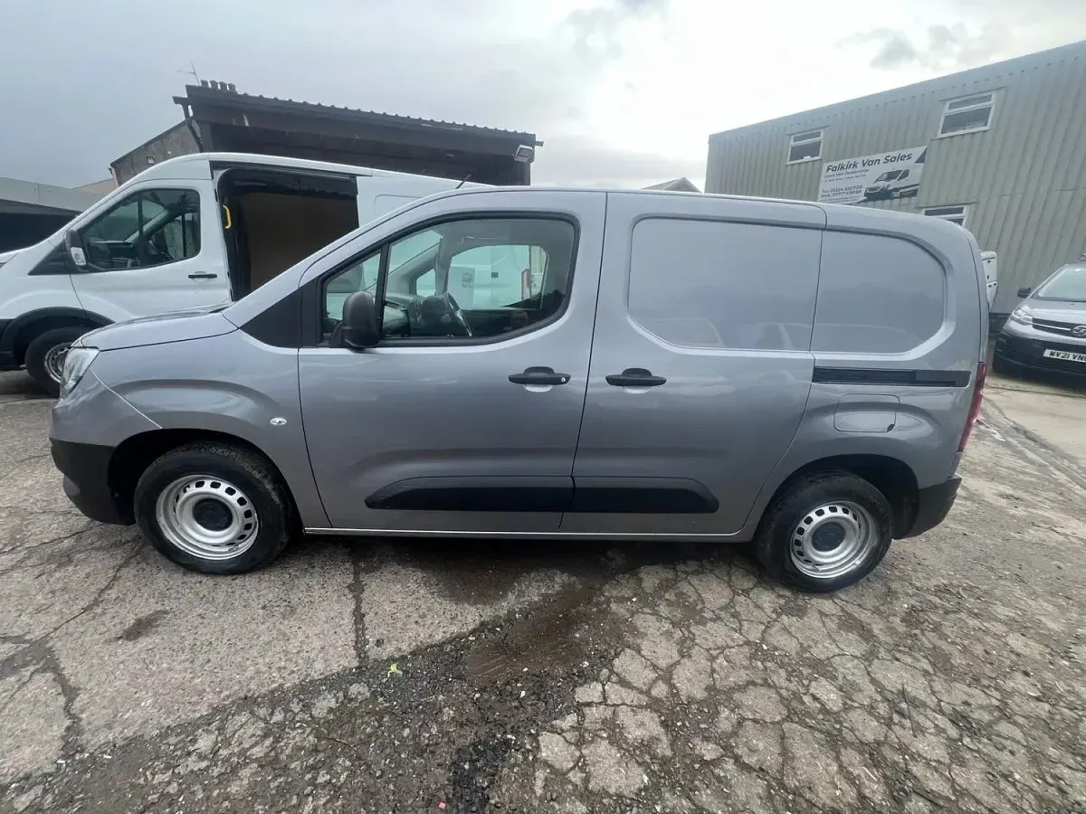 Used Vauxhall Combo Edition 100 HP (73 kW) 2021 Grey MPV