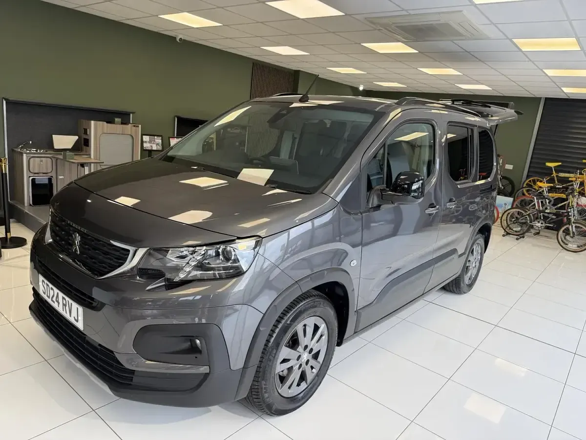 Used Peugeot Rifter Allure 100 HP (73 kW) 2024 Grey MPV