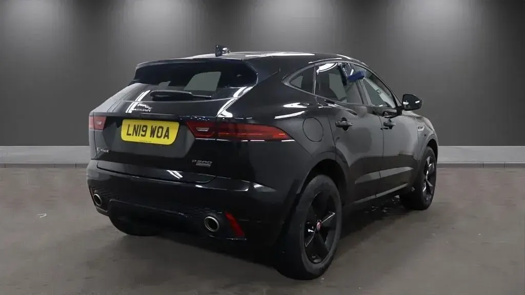 Używany Jaguar E-Pace R-Dynamic 200 KM (147 kW) 2019 Czarny SUV