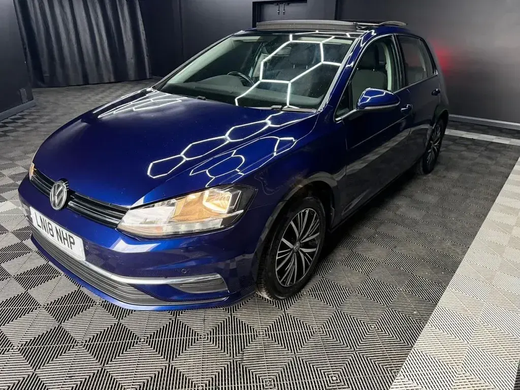 Used VW Golf VII SE 125 HP (91 kW) 2018 Blue Hatchback