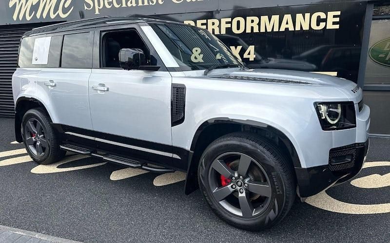 Used 2025 Land Rover Defender HSE Dynamic SUV | £58,999 (Super price) - Image 1/4