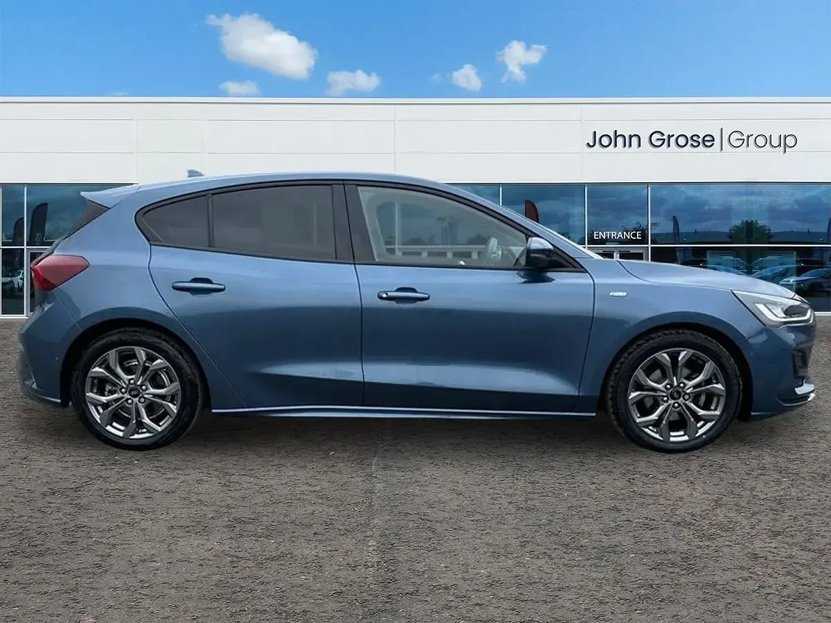 Używany Ford Focus ST-Line 2023 Niebieski Hatchback