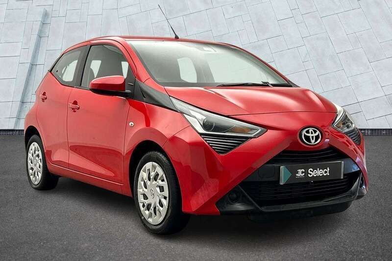 Red Used 2021 Toyota Aygo X-play Hatchback | £9,495 (Good price) - Image 1/4