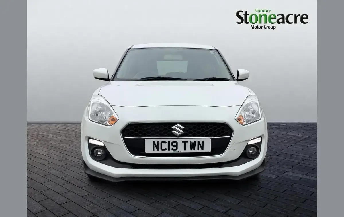 Used Suzuki Swift 90 HP (66 kW) 2019 White Hatchback